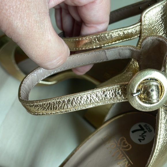 TWO TWIN HEARTS kristy ankle strap block heel in gold - Picture 9 of 12